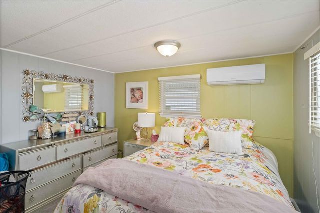 5203 W PINE STREET N, St Petersburg, FL 33709