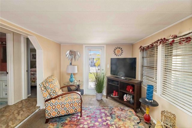 5203 W PINE STREET N, St Petersburg, FL 33709