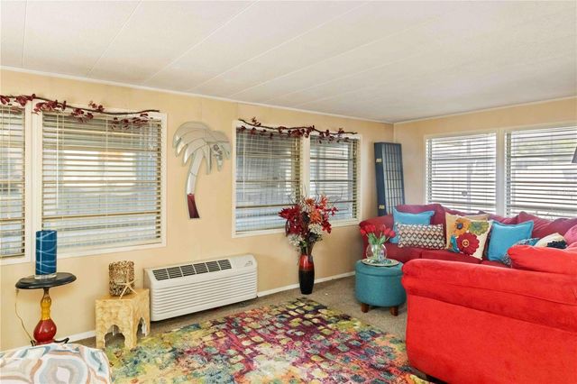 5203 W PINE STREET N, St Petersburg, FL 33709