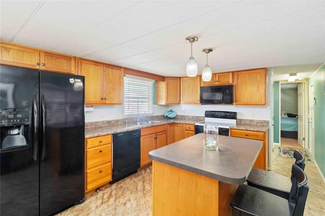 5203 W PINE STREET N, St Petersburg, FL 33709