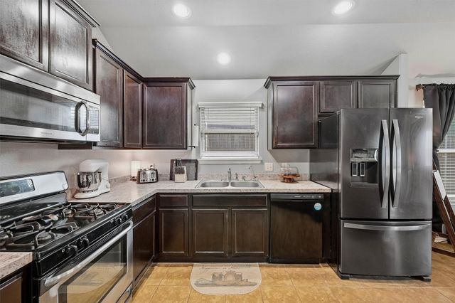 409 Bryn Mawr Lane, Van Alstyne, TX 75495