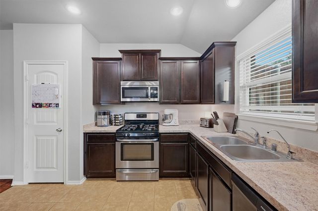 409 Bryn Mawr Lane, Van Alstyne, TX 75495