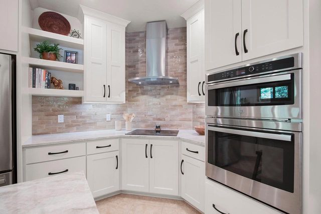 2920 PARKWOOD DRIVE, Green Bay, WI 54313