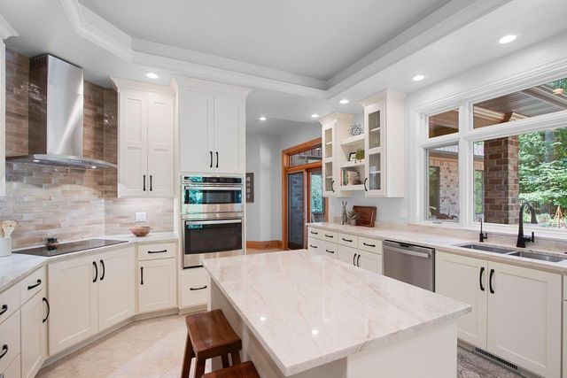 2920 PARKWOOD DRIVE, Green Bay, WI 54313