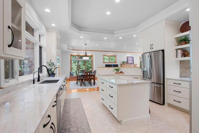 2920 PARKWOOD DRIVE, Green Bay, WI 54313