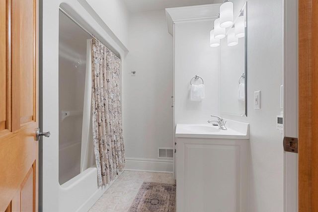 2920 PARKWOOD DRIVE, Green Bay, WI 54313