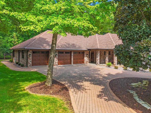 2920 PARKWOOD DRIVE, Green Bay, WI 54313