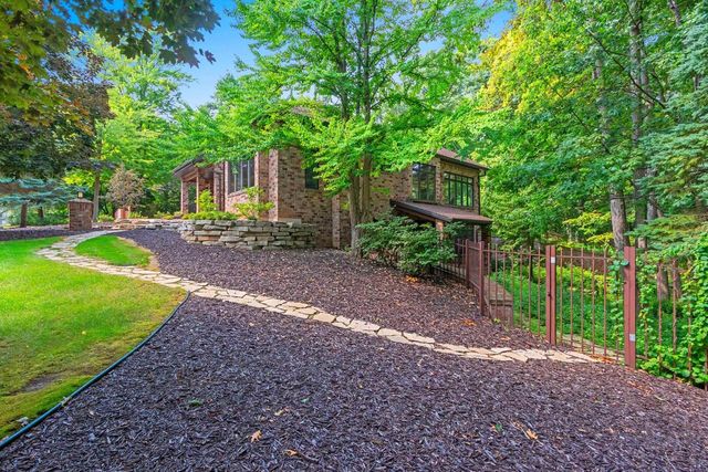 2920 PARKWOOD DRIVE, Green Bay, WI 54313