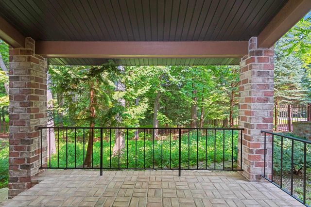 2920 PARKWOOD DRIVE, Green Bay, WI 54313