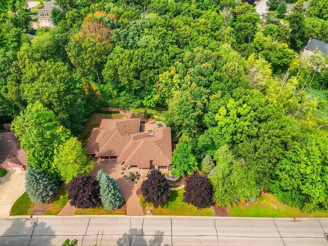 2920 PARKWOOD DRIVE, Green Bay, WI 54313