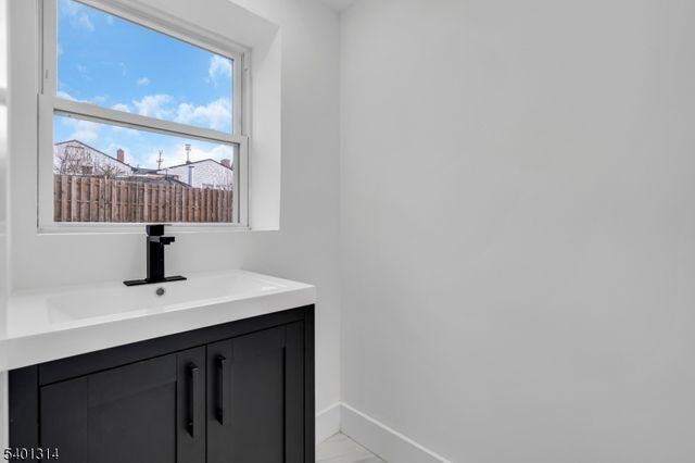 2824 N Stiles St, Linden City, NJ 07036