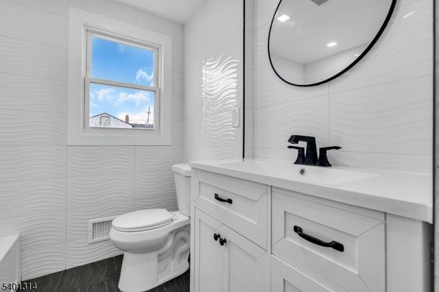 2824 N Stiles St, Linden City, NJ 07036