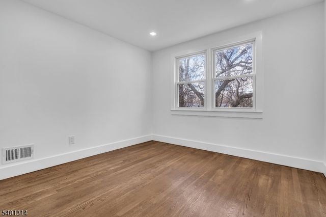 2824 N Stiles St, Linden City, NJ 07036