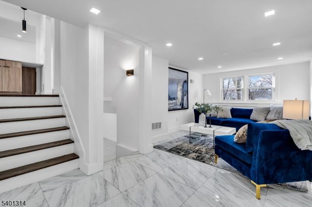 2824 N Stiles St, Linden City, NJ 07036