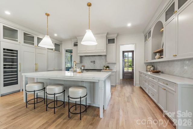 221 N Canterbury Road, Charlotte, NC 28211