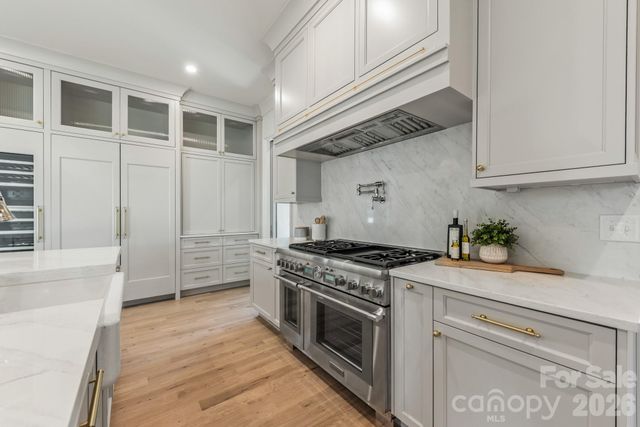 221 N Canterbury Road, Charlotte, NC 28211