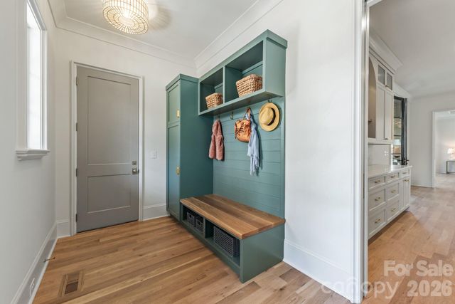 221 N Canterbury Road, Charlotte, NC 28211