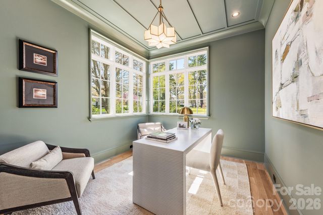 221 N Canterbury Road, Charlotte, NC 28211