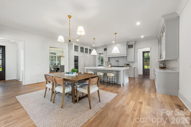 221 N Canterbury Road, Charlotte, NC 28211