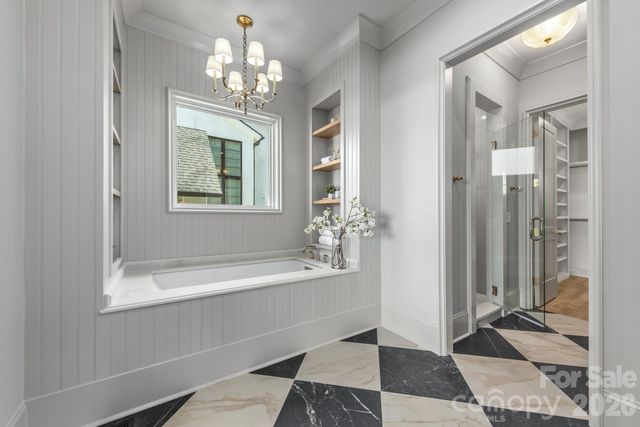 221 N Canterbury Road, Charlotte, NC 28211