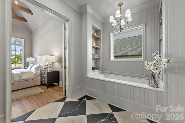 221 N Canterbury Road, Charlotte, NC 28211