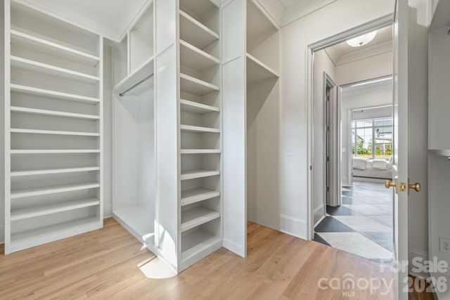 221 N Canterbury Road, Charlotte, NC 28211