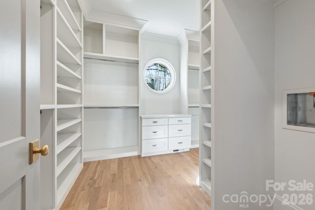 221 N Canterbury Road, Charlotte, NC 28211