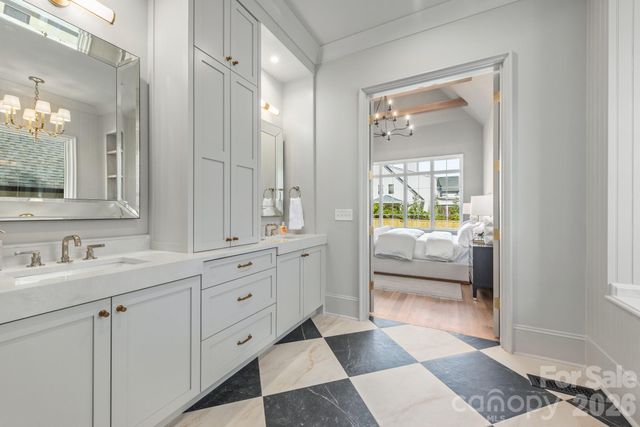 221 N Canterbury Road, Charlotte, NC 28211