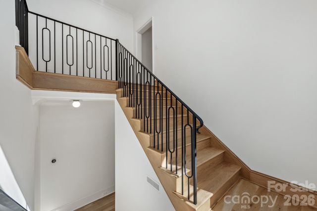 221 N Canterbury Road, Charlotte, NC 28211