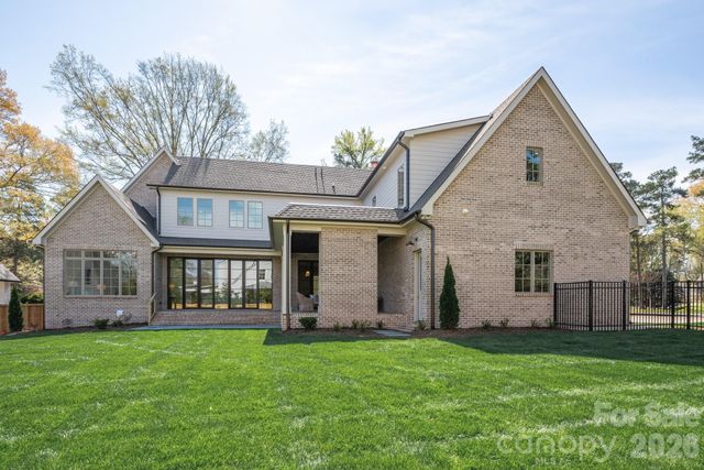 221 N Canterbury Road, Charlotte, NC 28211