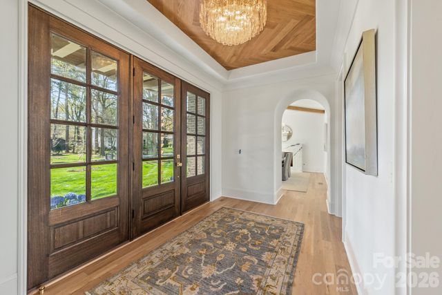 221 N Canterbury Road, Charlotte, NC 28211