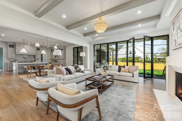 221 N Canterbury Road, Charlotte, NC 28211