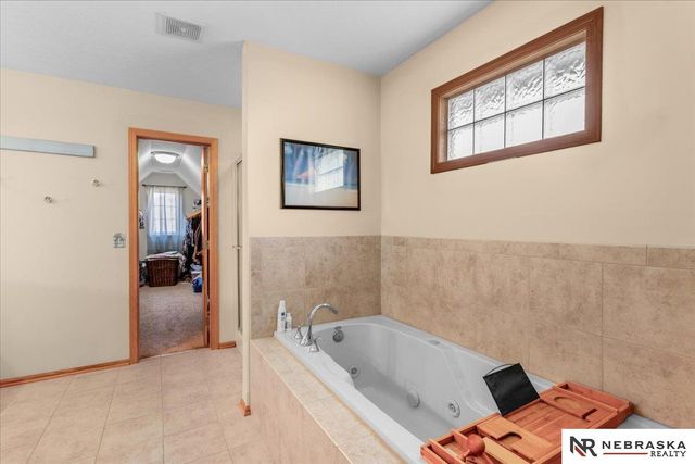19315 Nina Circle, Omaha, NE 68130