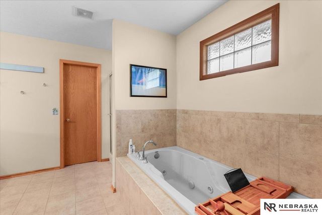 19315 Nina Circle, Omaha, NE 68130