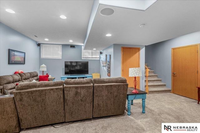 19315 Nina Circle, Omaha, NE 68130