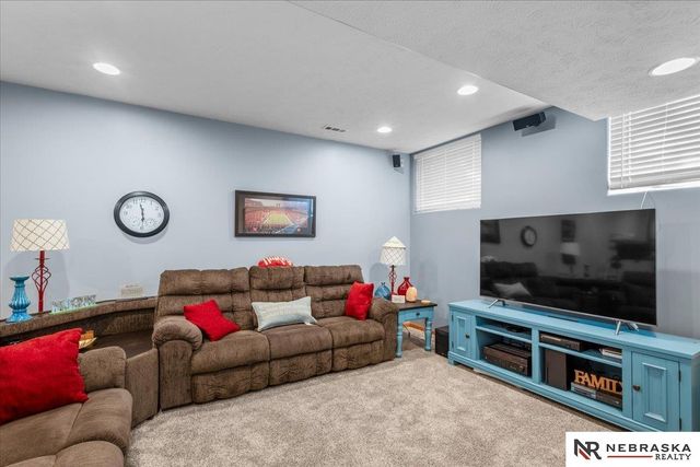 19315 Nina Circle, Omaha, NE 68130
