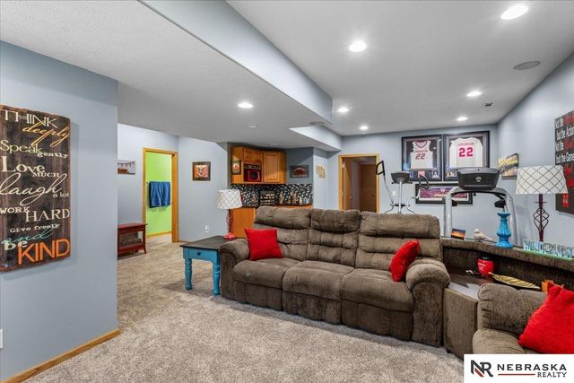 19315 Nina Circle, Omaha, NE 68130
