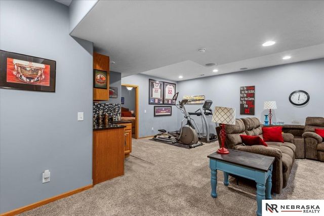 19315 Nina Circle, Omaha, NE 68130