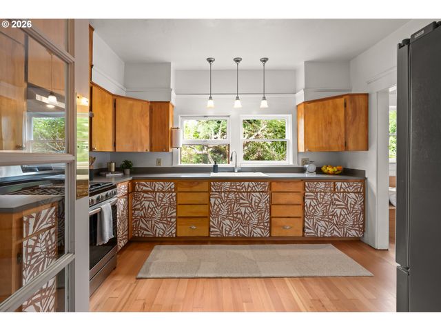 972 MADISON St, Eugene, OR 97402