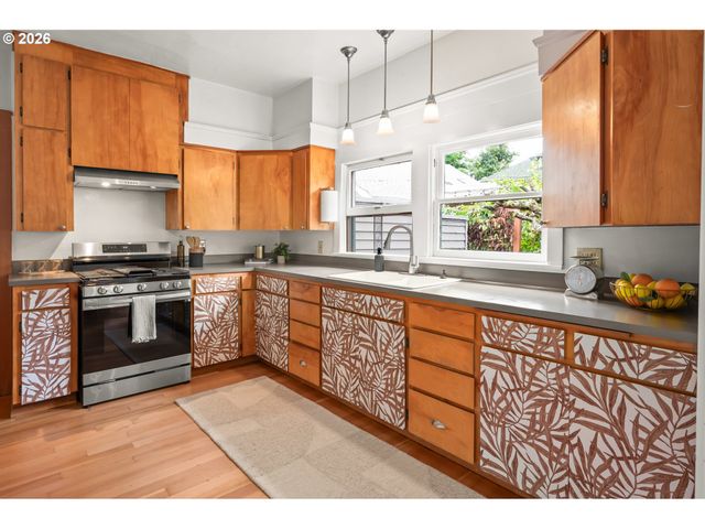 972 MADISON St, Eugene, OR 97402