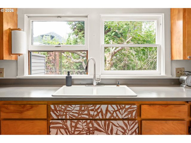 972 MADISON St, Eugene, OR 97402
