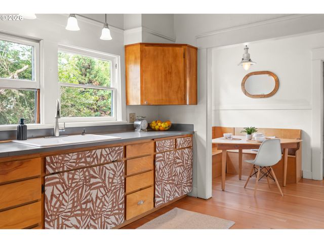 972 MADISON St, Eugene, OR 97402