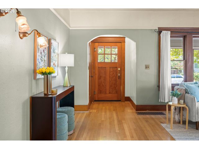 972 MADISON St, Eugene, OR 97402