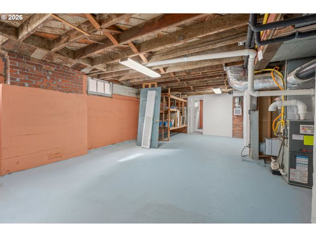972 MADISON St, Eugene, OR 97402