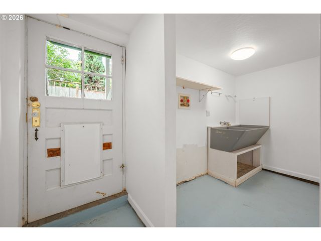 972 MADISON St, Eugene, OR 97402