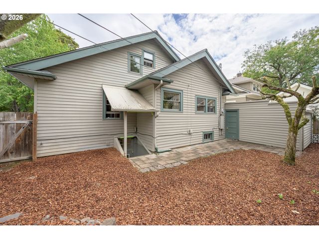 972 MADISON St, Eugene, OR 97402