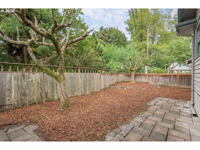 972 MADISON St, Eugene, OR 97402
