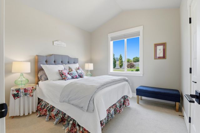2329 S Rodeo Dr, Greenacres, WA 99016