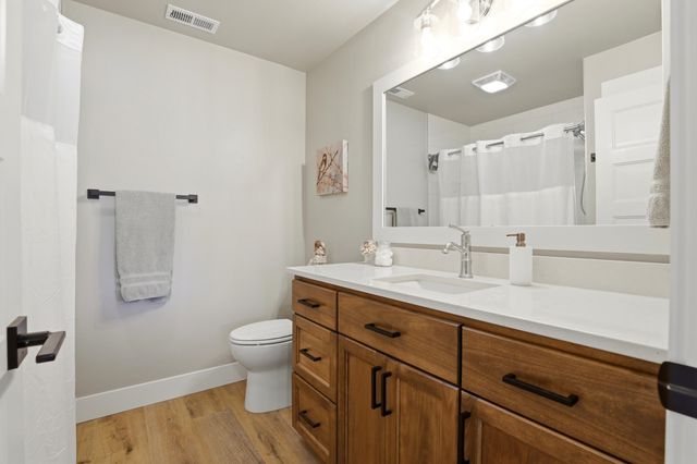 2329 S Rodeo Dr, Greenacres, WA 99016