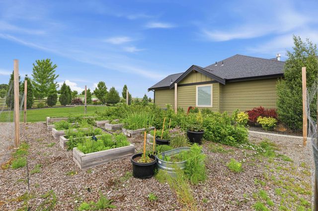 2329 S Rodeo Dr, Greenacres, WA 99016